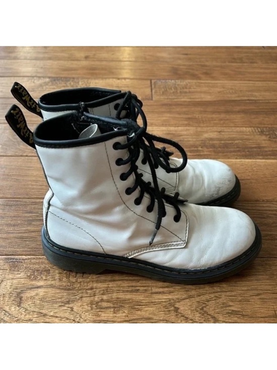 Dr. Martens Shoes - Dr. Martens Docs 1460 8 Eye Lace Up Boots White Leather Inside Zip Womens Size 6